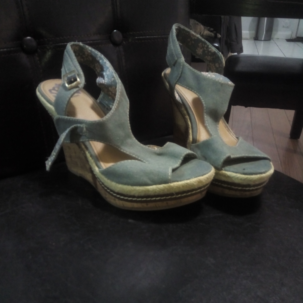 Women's shoes
